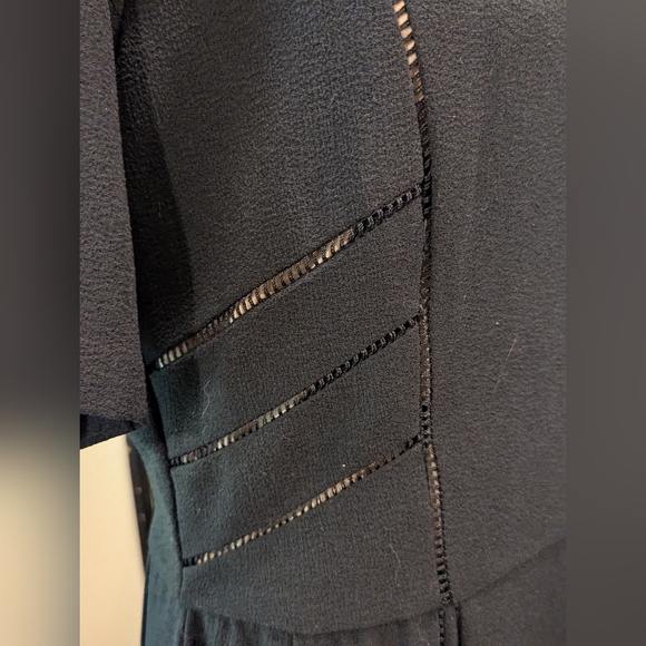 Gorgeous Taylor Classic Peekaboo Black Dress Size 10 - Picture 8 of 15